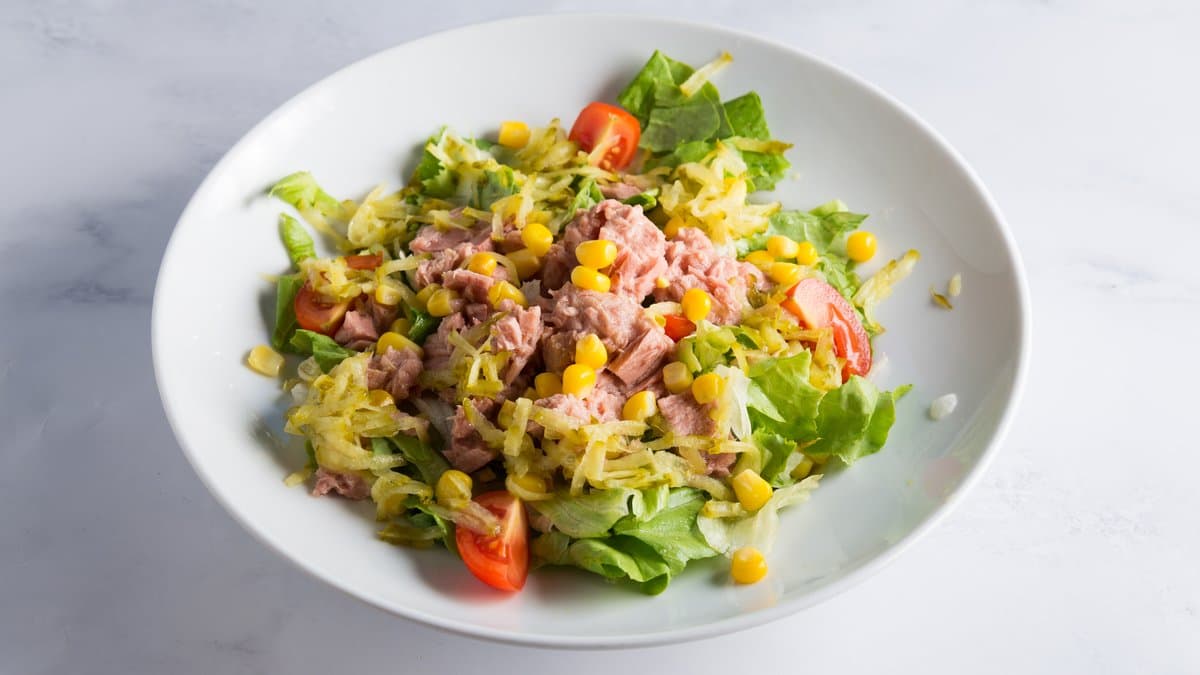 Salata sa tunom
